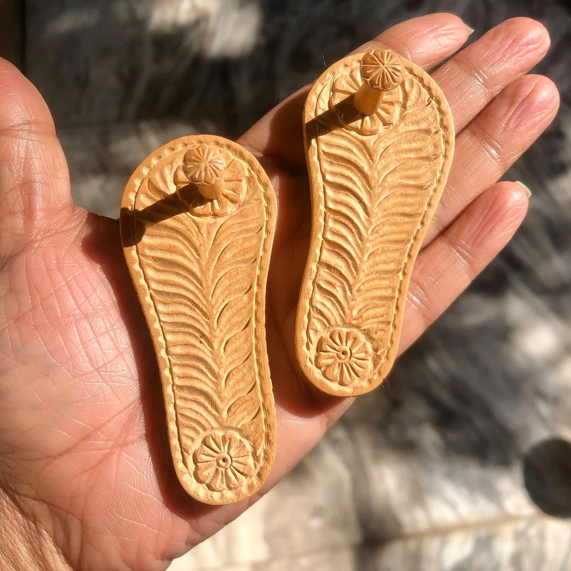 Kadamb Wood Hindu Religious Laxmi Lakshmi Devi